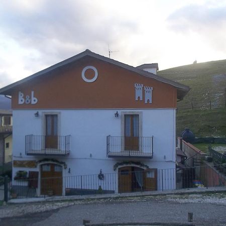 Le Antiche Torri Bed & Breakfast Пескасероли Екстериор снимка