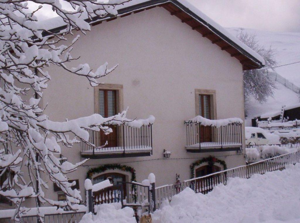 Le Antiche Torri Bed & Breakfast Пескасероли Екстериор снимка