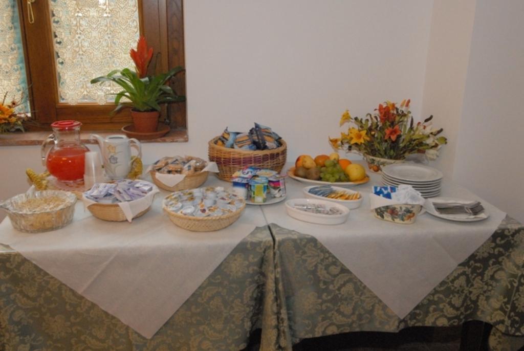 Le Antiche Torri Bed & Breakfast Пескасероли Екстериор снимка